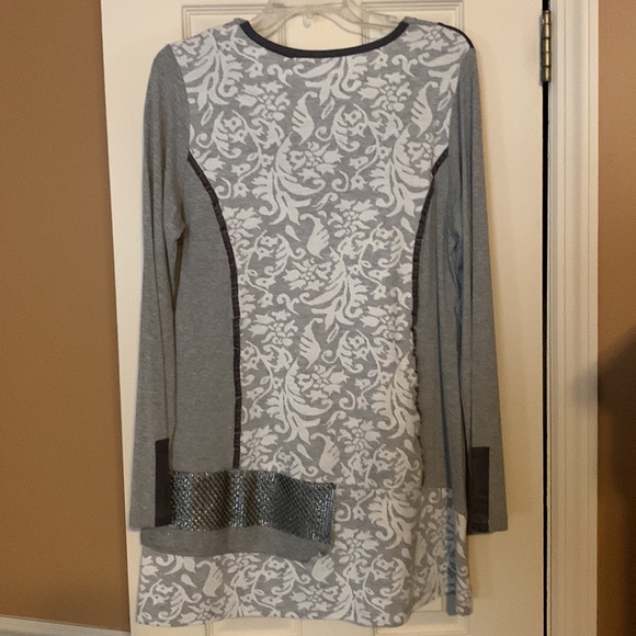 Dolcezza-Long Sweater - Picture 3 of 3